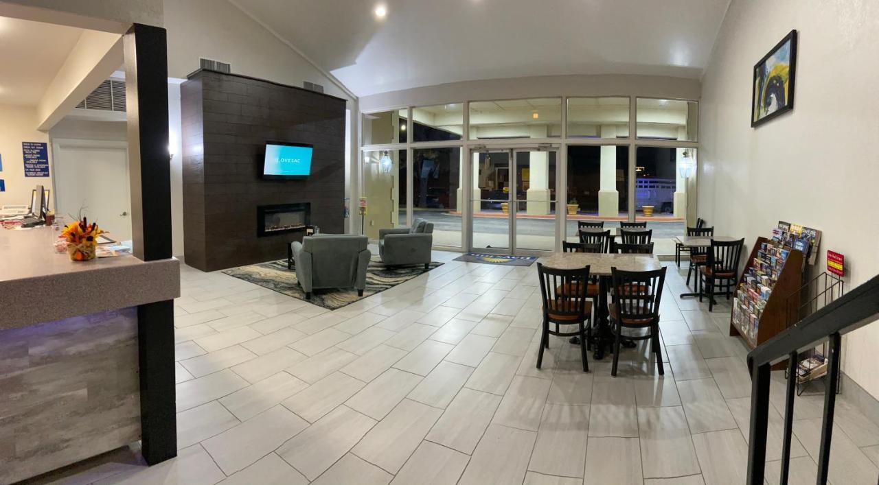 Days Inn By Wyndham Eastland Exterior photo